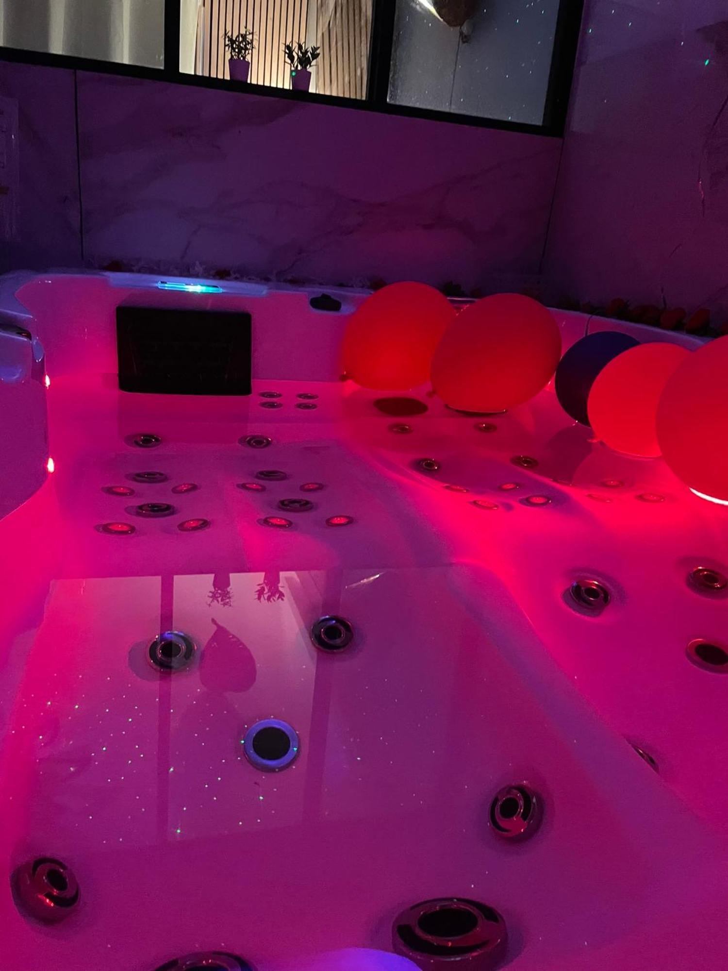 Love Room Nantais Нант Екстер'єр фото