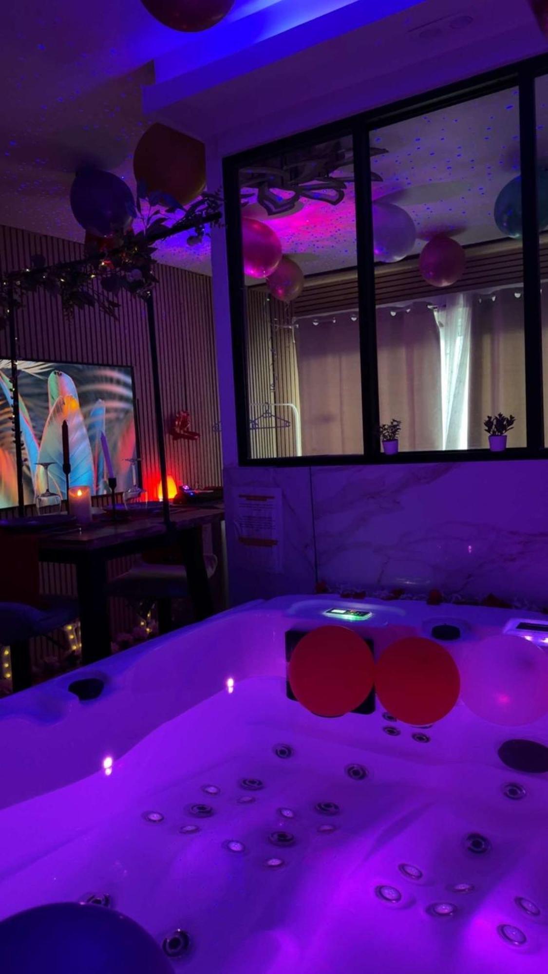 Love Room Nantais Нант Екстер'єр фото